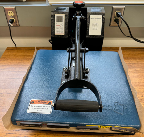 Decorative shirt press